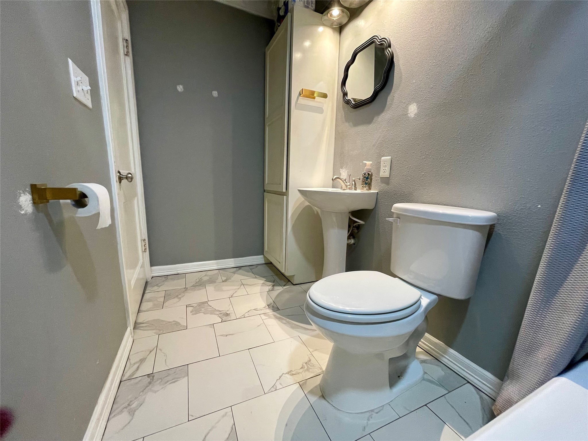 1113 Chevy Chase Drive Angleton, TX 77515 - Photo 20 of 32 Bathroom