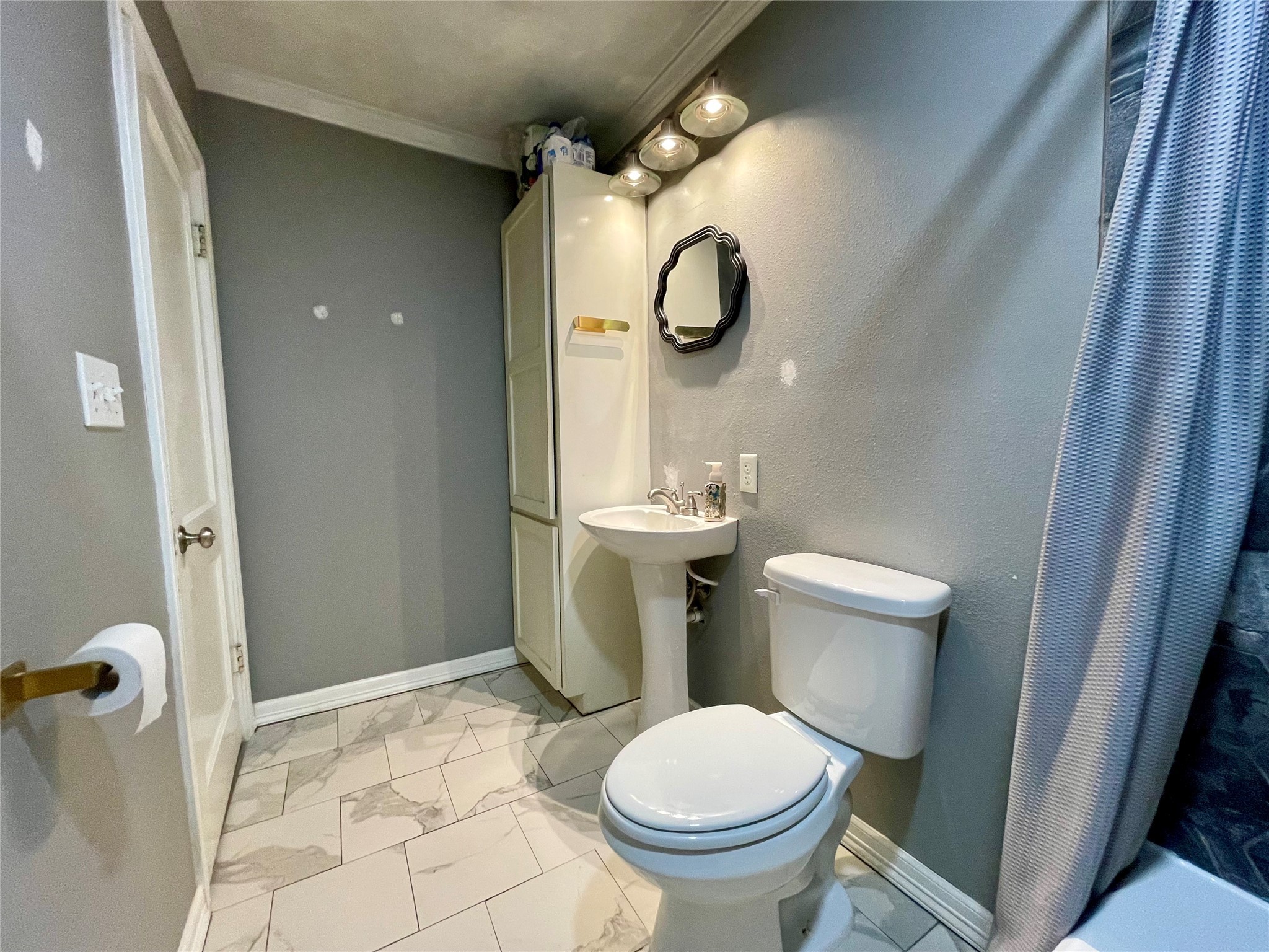 1113 Chevy Chase Drive Angleton, TX 77515 - Photo 21 of 32 Bathroom