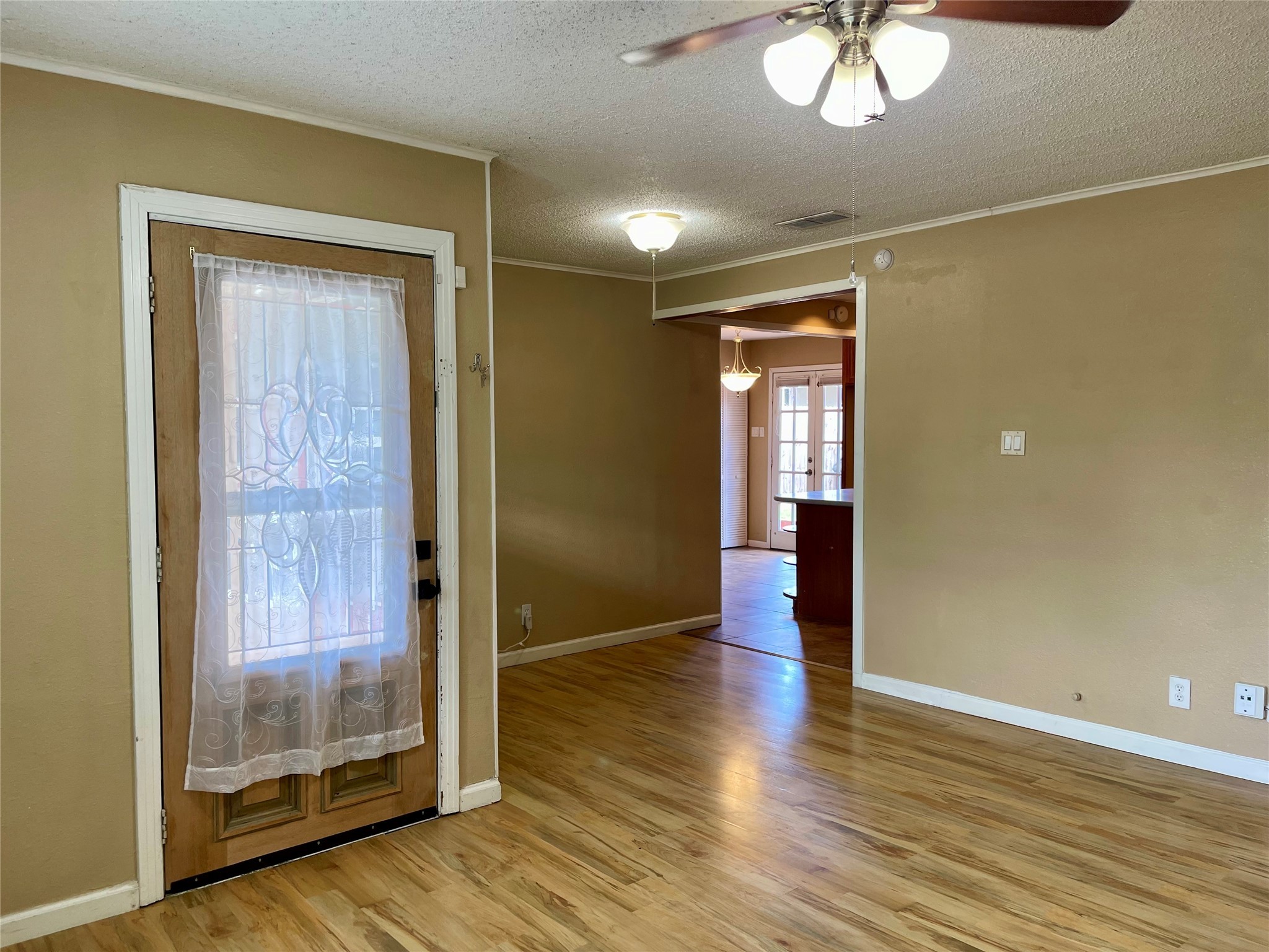 1113 Chevy Chase Drive Angleton, TX 77515 - Photo 7 of 32 Living Room