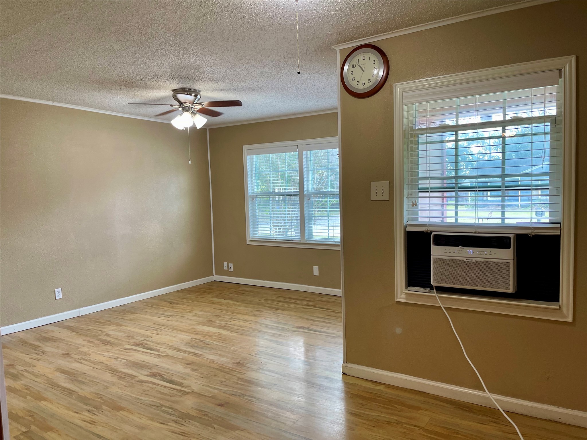 1113 Chevy Chase Drive Angleton, TX 77515 - Photo 8 of 32 Dining Nook