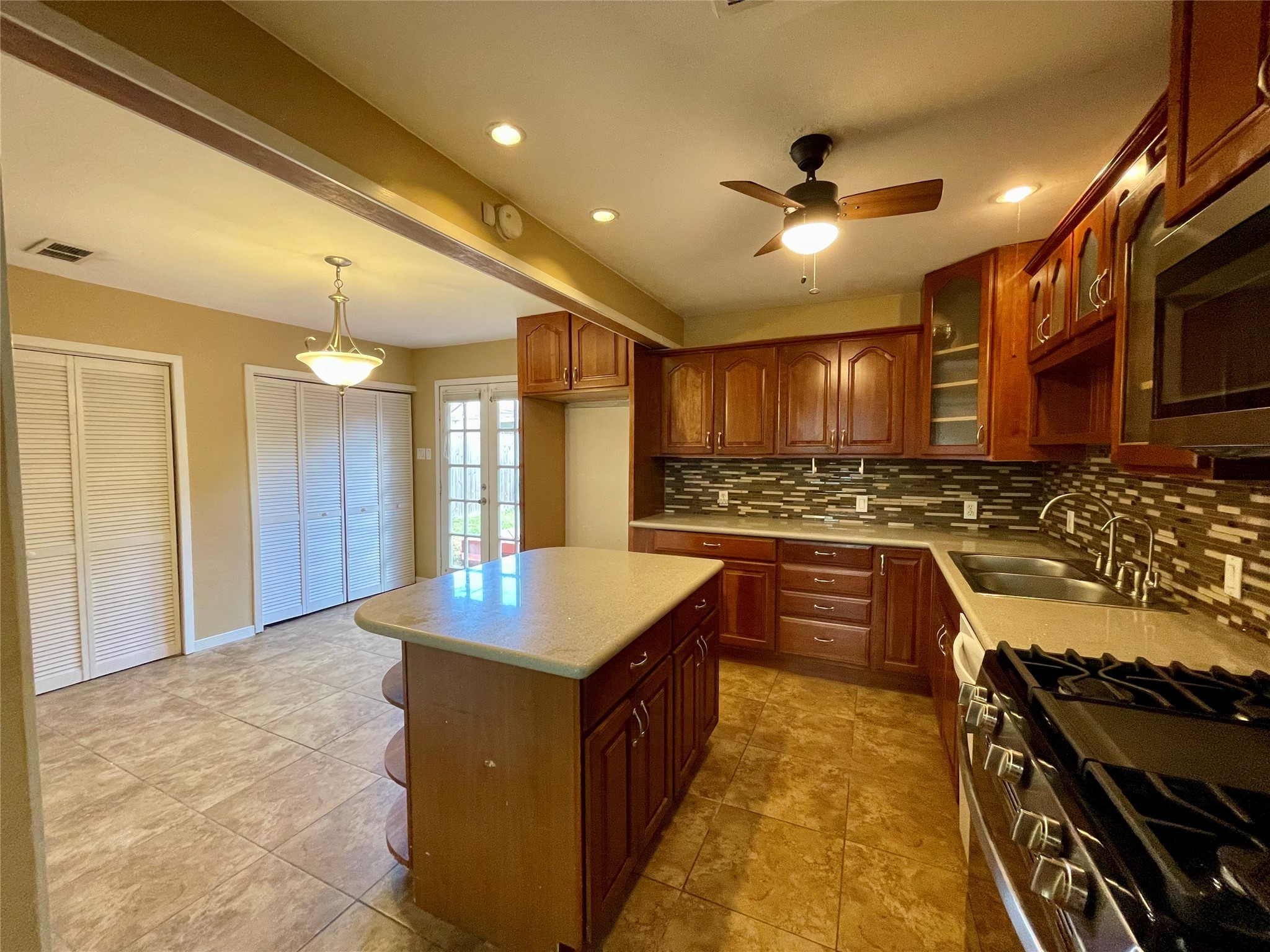 1113 Chevy Chase Drive Angleton, TX 77515 - Photo 9 of 32 Kithen