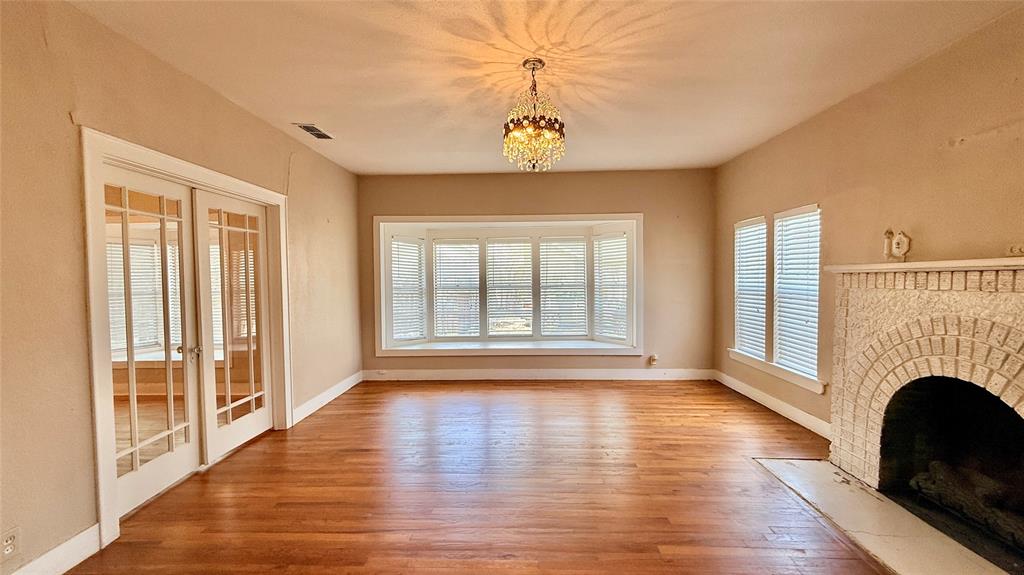 1122 4th Street Graham, TX 76450 - Photo 4 of 34