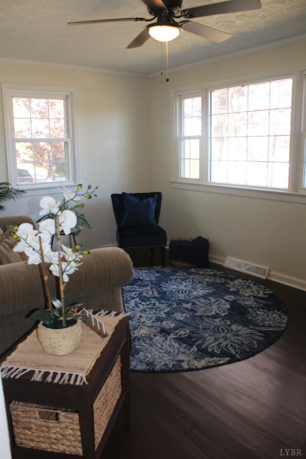 305 Eldon Road Appomattox, VA 24522 - Photo 22 of 24 a living room with furniture