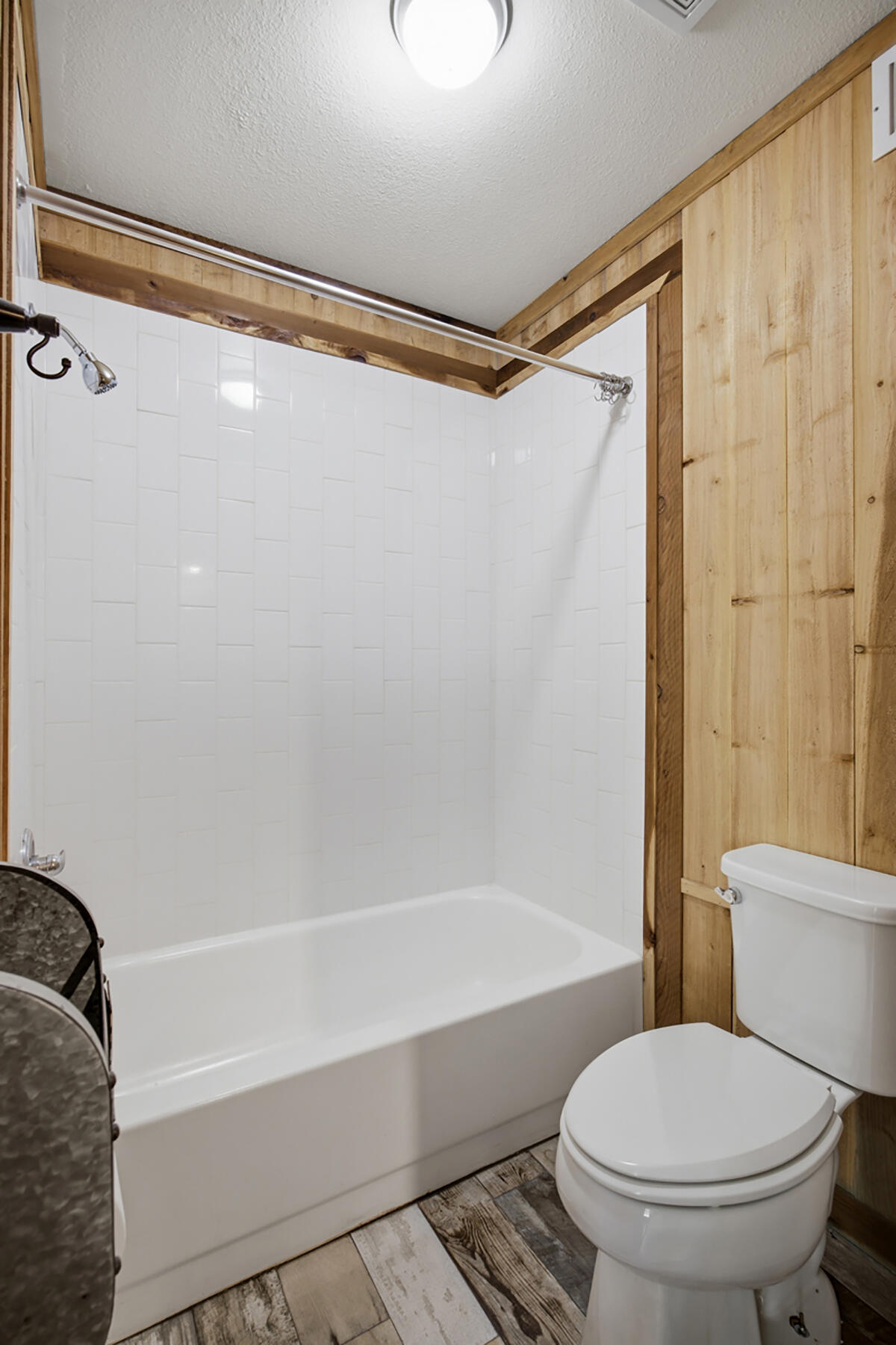 31393 Dahlem Drive Exeter, CA 93221 - Photo 25 of 79 25 - Hallway Bathroom (1)