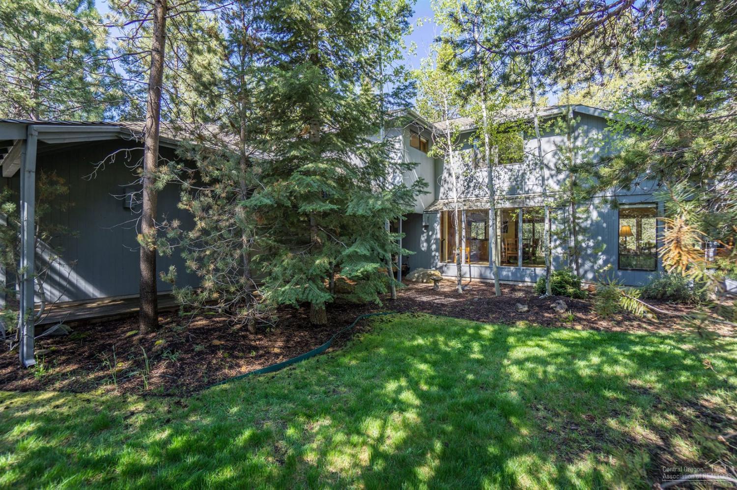 8 Approach Lane Sunriver, OR 97707 - Photo 1 of 19 Primary Photo