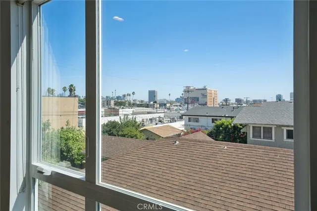 $6,250,000 | 222 North Manhattan Place, Los Angeles, CA 90004
