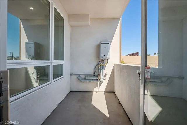$6,250,000 | 222 North Manhattan Place, Los Angeles, CA 90004