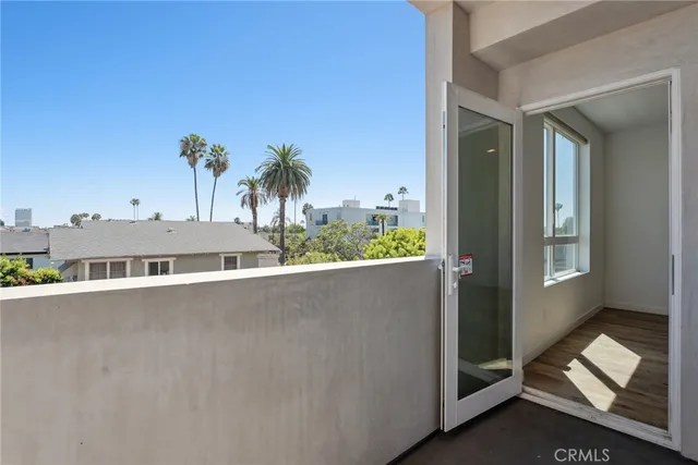 $6,250,000 | 222 North Manhattan Place, Los Angeles, CA 90004