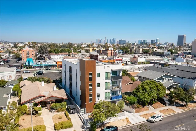 $6,250,000 | 222 North Manhattan Place, Los Angeles, CA 90004