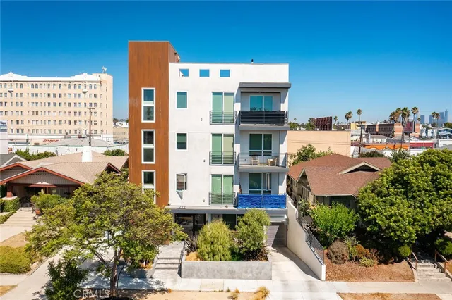$6,250,000 | 222 North Manhattan Place, Los Angeles, CA 90004