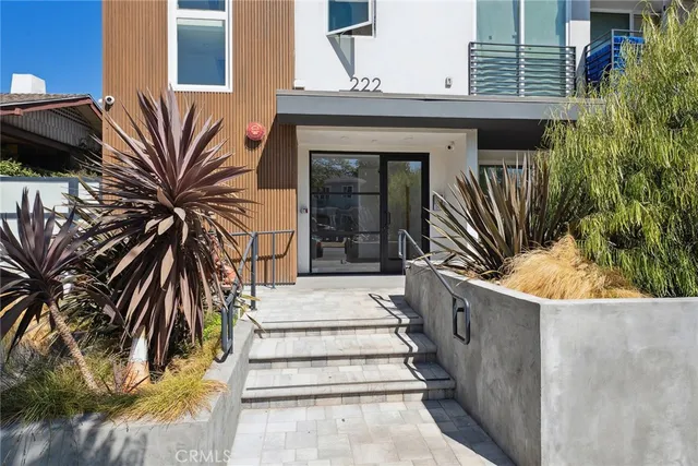 $6,250,000 | 222 North Manhattan Place, Los Angeles, CA 90004