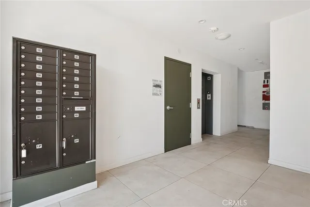 $6,250,000 | 222 North Manhattan Place, Los Angeles, CA 90004