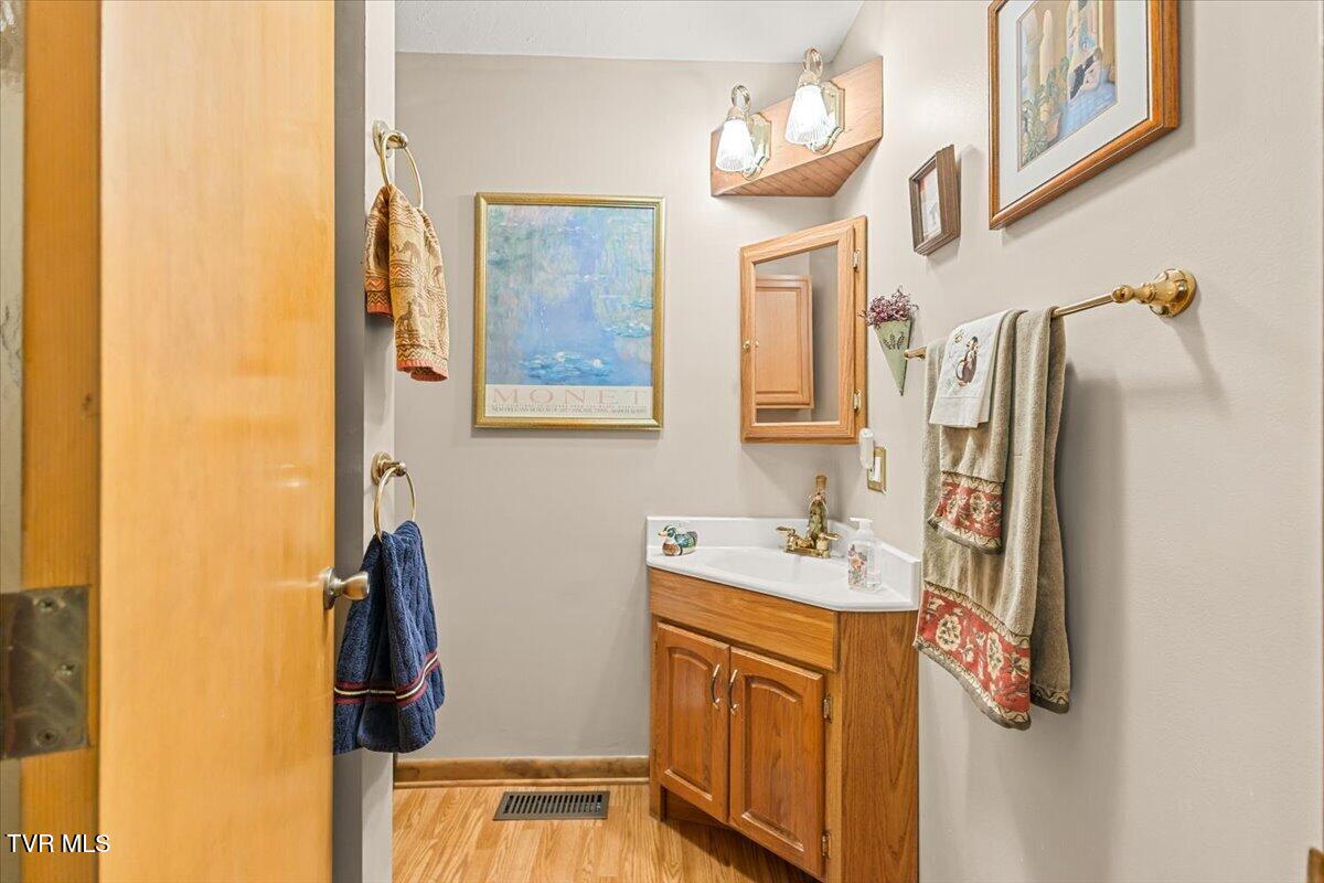 112 Spruce Street Greeneville, TN 37745 - Photo 42 of 102 049-128A8582