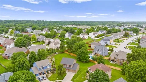 $405,000 | 9400 North Campbell Court, Kansas City, MO 64155