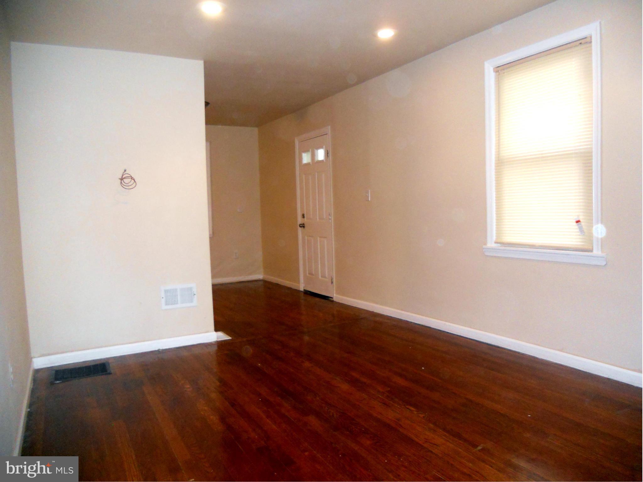 5155 Sheriff Road Northeast Washington, DC 20019 - Photo 2 of 10 Living Room