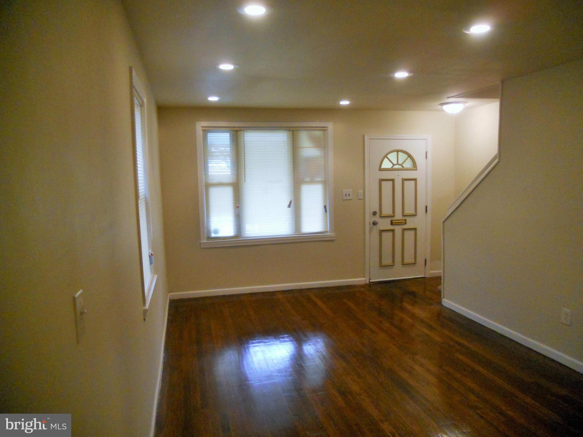 5155 Sheriff Road Northeast Washington, DC 20019 - Photo 3 of 10 Living Room