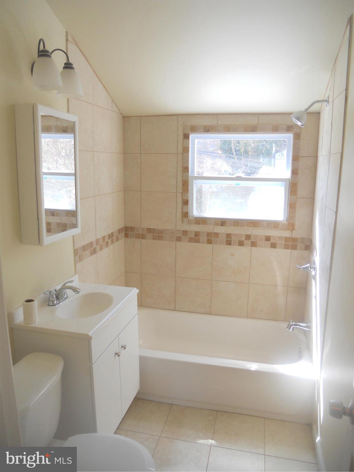 5155 Sheriff Road Northeast Washington, DC 20019 - Photo 9 of 10 Bath