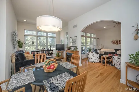 $665,000 | 904 Chesterfield Villas Circle, Chesterfield, MO 63017