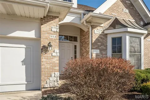 $665,000 | 904 Chesterfield Villas Circle, Chesterfield, MO 63017