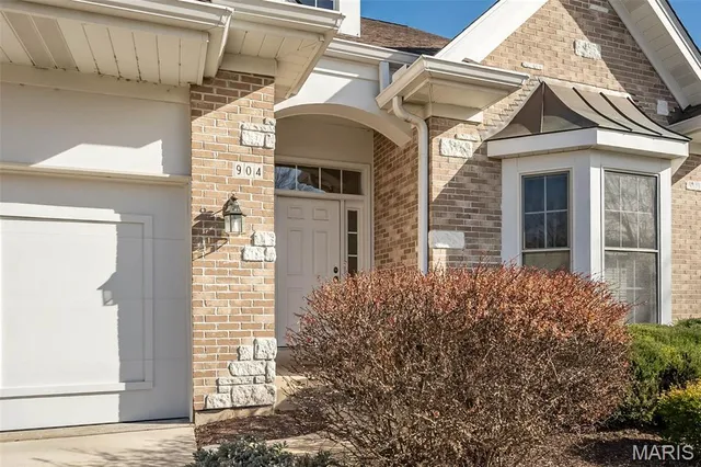 $665,000 | 904 Chesterfield Villas Circle, Chesterfield, MO 63017