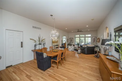 $665,000 | 904 Chesterfield Villas Circle, Chesterfield, MO 63017