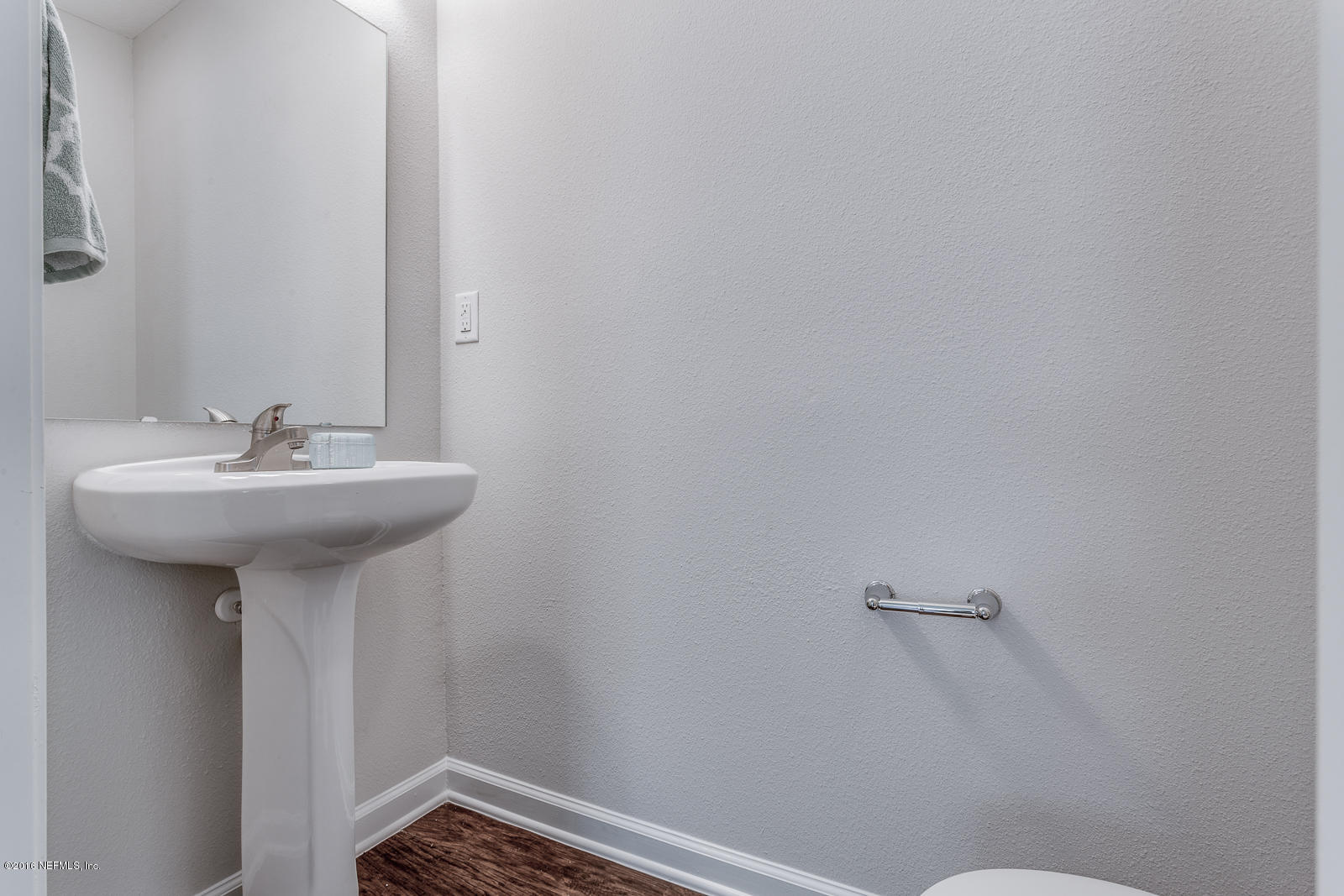 5543 Cruz Road Jacksonville, FL 32207 - Photo 13 of 25 halfbath