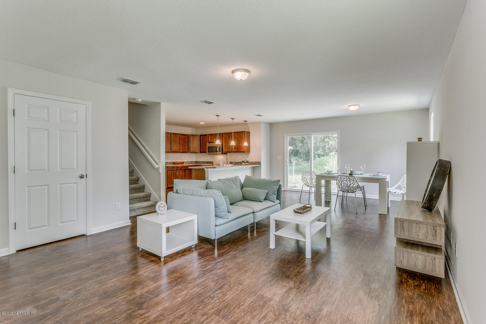 5543 Cruz Road Jacksonville, FL 32207 - Photo 5 of 25 livingrm1-3