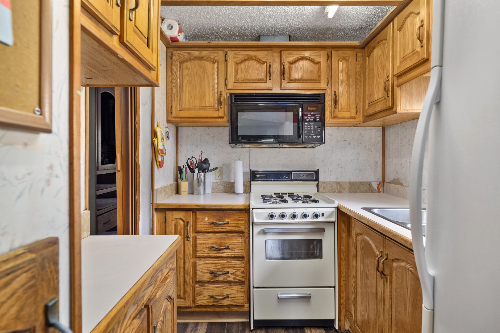 59 Dinosaur Road Wilmington, IL 60481 - Photo 4 of 17 a kitchen with stainless steel appliances a stove a microwave and cabinets
