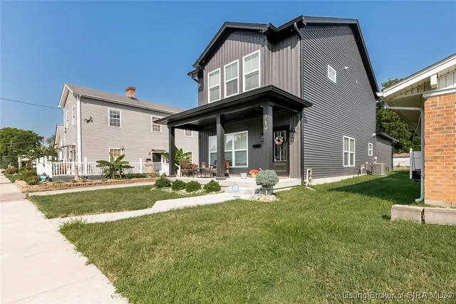 $2,600 | 719 East Chestnut Street, Jeffersonville, IN 47130