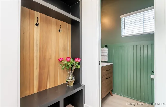 $2,600 | 719 East Chestnut Street, Jeffersonville, IN 47130