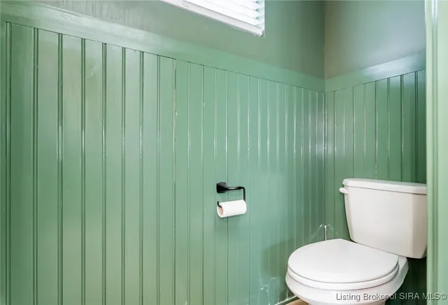 $2,600 | 719 East Chestnut Street, Jeffersonville, IN 47130