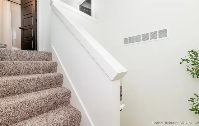 $2,600 | 719 East Chestnut Street, Jeffersonville, IN 47130