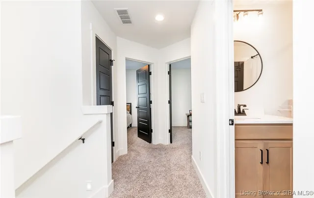 $2,600 | 719 East Chestnut Street, Jeffersonville, IN 47130