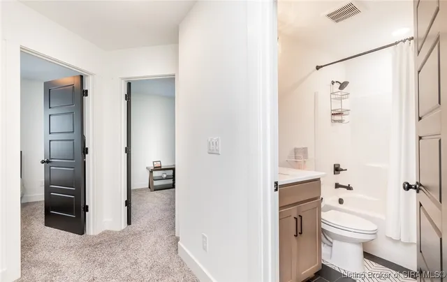 $2,600 | 719 East Chestnut Street, Jeffersonville, IN 47130