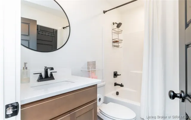 $2,600 | 719 East Chestnut Street, Jeffersonville, IN 47130