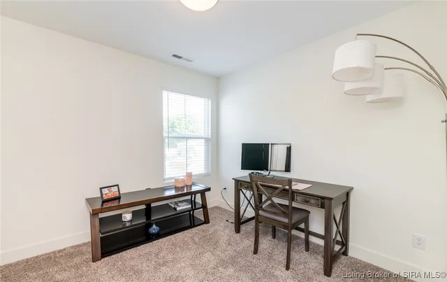 $2,600 | 719 East Chestnut Street, Jeffersonville, IN 47130