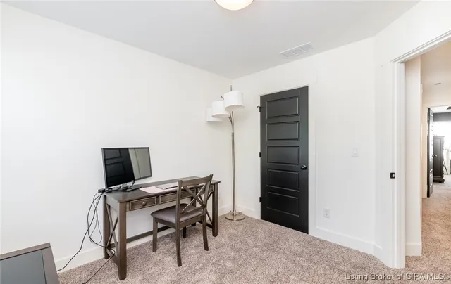 $2,600 | 719 East Chestnut Street, Jeffersonville, IN 47130