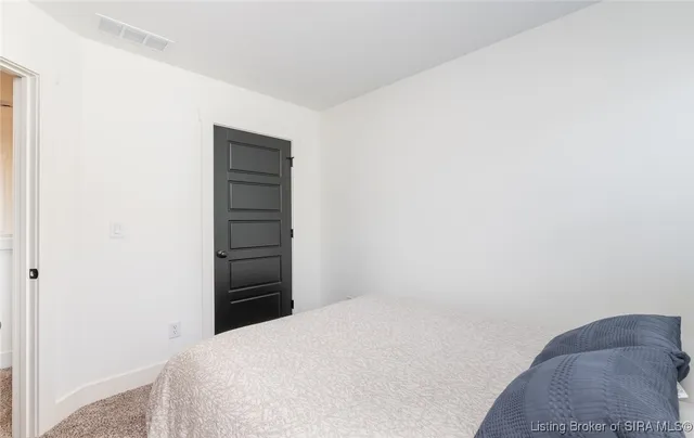 $2,600 | 719 East Chestnut Street, Jeffersonville, IN 47130