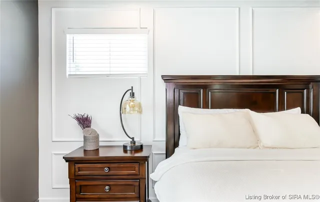 $2,600 | 719 East Chestnut Street, Jeffersonville, IN 47130