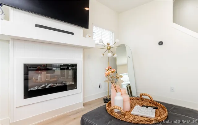 $2,600 | 719 East Chestnut Street, Jeffersonville, IN 47130