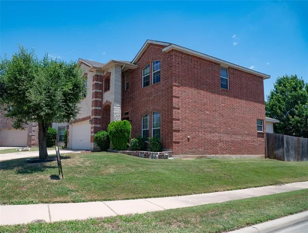 $360,000 | 1721 Grassy View Drive, Fort Worth, TX 76177