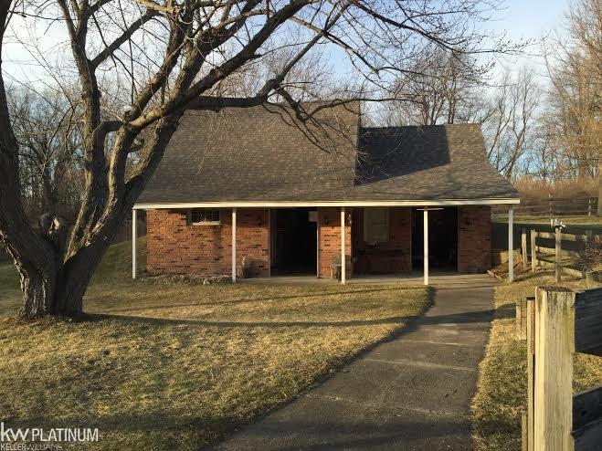 415 Mack Road Leonard, MI 48367 - Photo 3 of 41 31282295-2.JPG