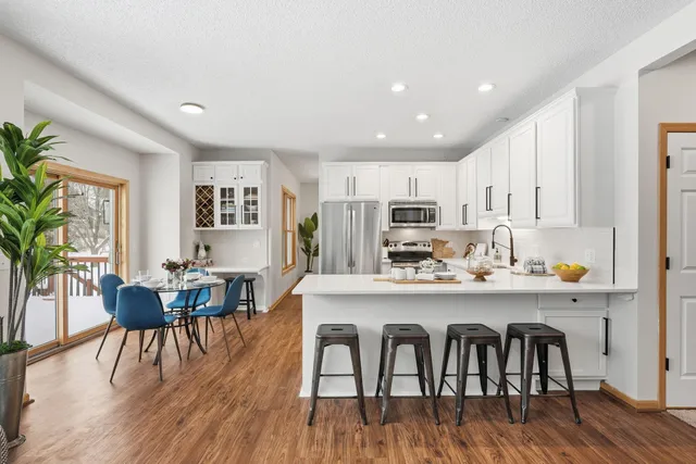 $699,900 | 4151 Red Oak Lane, Excelsior, MN 55331