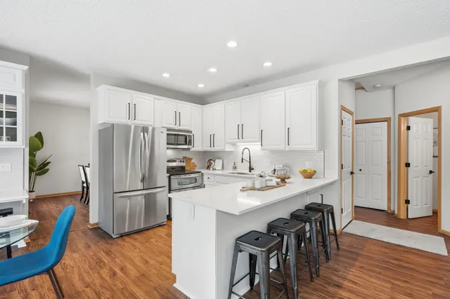 $699,900 | 4151 Red Oak Lane, Excelsior, MN 55331