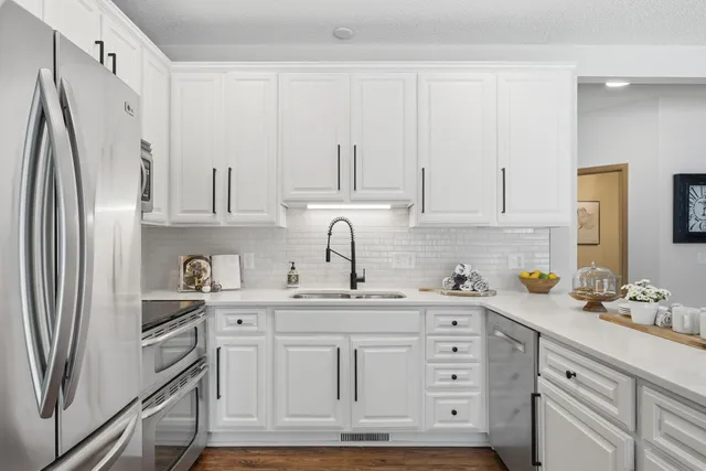 $699,900 | 4151 Red Oak Lane, Excelsior, MN 55331