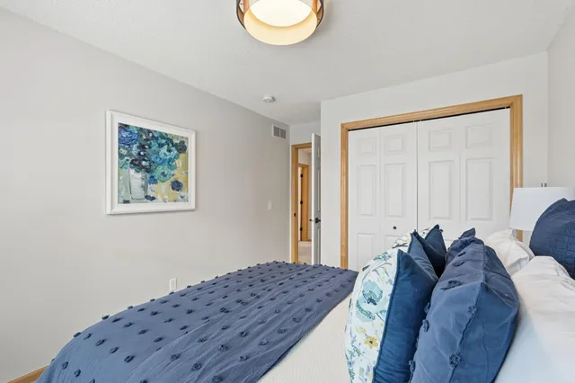 $699,900 | 4151 Red Oak Lane, Excelsior, MN 55331