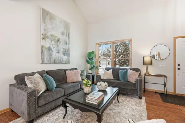 $699,900 | 4151 Red Oak Lane, Excelsior, MN 55331