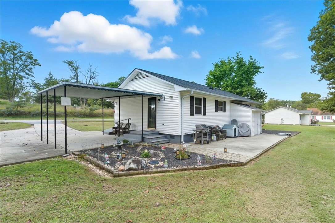 1050 Highlands Highway Walhalla, SC 29691 - Photo 6 of 37