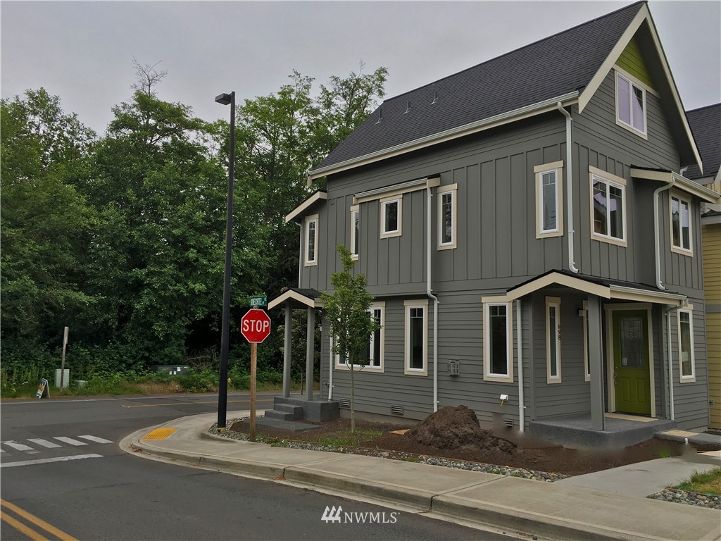 698 Wintersweet Road Northeast Bainbridge Island, WA 98110 - Photo 12 of 14 Gallery Image 12