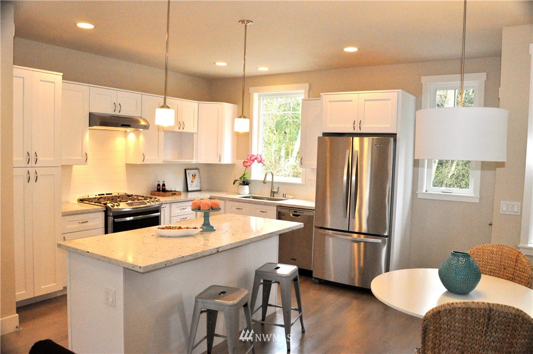 698 Wintersweet Road Northeast Bainbridge Island, WA 98110 - Photo 3 of 14 Gallery Image 3